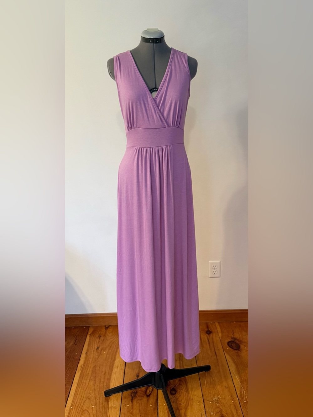 Sleeveless Lavender Maxi Dress with V-Neck